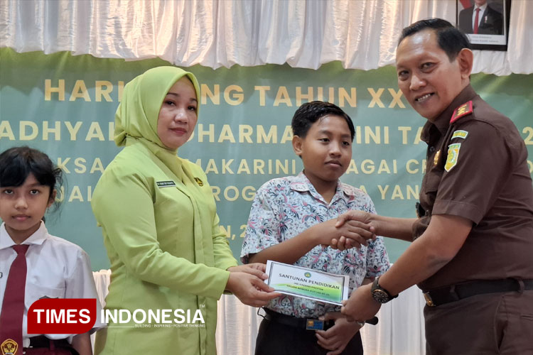 Bantu Anak Sekolah Hingga Santuni Yatim Piatu, Cara IAD Pacitan Rayakan HUT ke-25