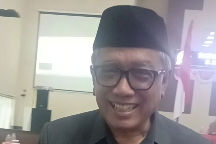 Wali Kota Banjar Ir H Sudarsono saat memberikan keterangan pers di DPRD. (Foto: Susi/TIMES Indonesia)