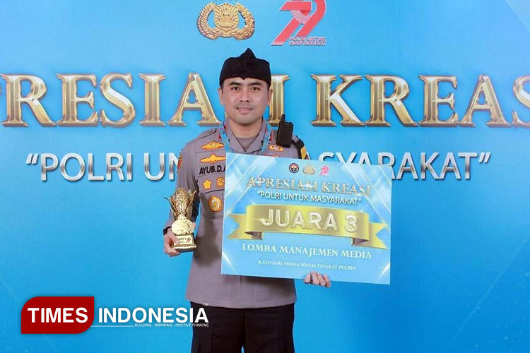 Kapolres Pacitan AKBP Ayub Diponegoro Azhar usai menerima penghargaan apresiasi kreasi Polri untuk Masyarakat di Jakarta. (FOTO: Ayub for TIMES Indonesia)
