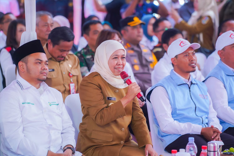 Gubernur Khofifah saat peluncuran KDKMP secara daring dari KDMP Pucangan, Kecamatan Montong, Kabupaten Tuban, Senin (21/7/2025). (FOTO: Dok.Humas Pemprov Jatim)
