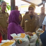 Wali Kota Kediri Tinjau Penyaluran Bantuan Pangan Cadangan Beras Pemerintah Untuk Ketahanan Pangan
