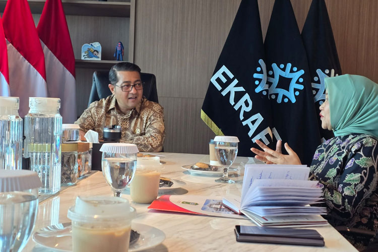 Wakil Bupati Malang Hj. Lathifah Shohib dalam pertemuan dengan Menteri Ekonomi Kreatif (Ekraf), Teuku Riefky Harsya di Jakarta, Selasa (22/7/2025) siang. (Foto: Pemkab Malang)