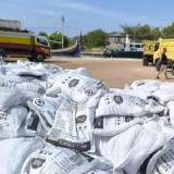 40 Ton Aspal Buton Dikirim ke Pulau Raas untuk Perbaikan Jalan Rusak