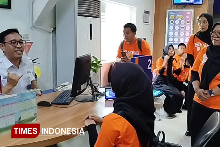 Anak-Disabilitas-Bahagia-Naik-Kereta-Api-dan-Bernyanyi-b.jpg