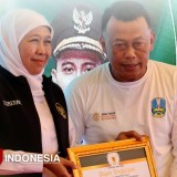Pulihkan Ekosistem Darat, Bupati Ponorogo Dapat Penghargaan dari Gubernur Jatim