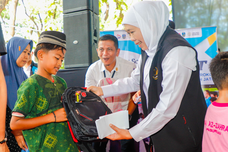 Gubernur-Khofifah-b.jpg