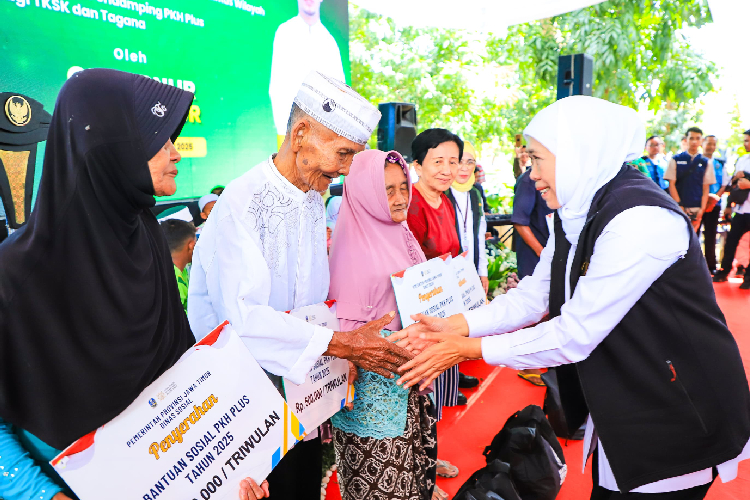 Gubernur-Khofifah-c.jpg