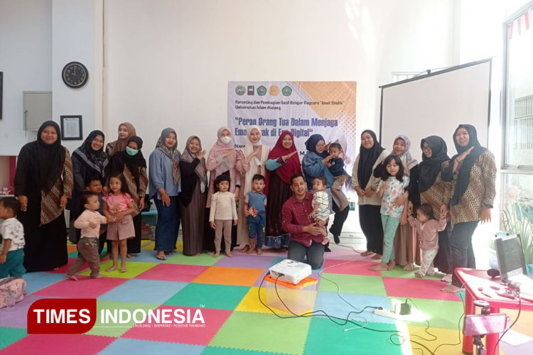 LPKIB bersama Daycare Anak Sholih Unisma Malang menggelar kegiatan parenting bagi orang tua/wali siswa daycare. (FOTO: AJP TIMES Indonesia)