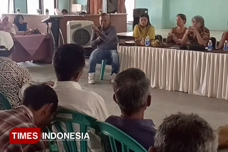 PT Quen You WDS lakukan sosialisasi bersama masyarakat. (Foto: Susi/Times Indonesia)