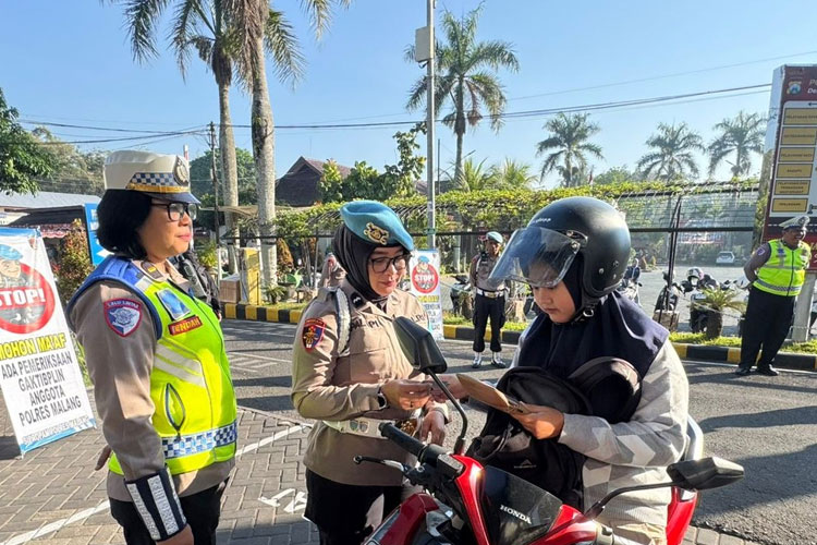 Beri Contoh, Polres Malang Periksa SIM dan STNK Ratusan Personel dan ASN
