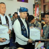 Peringati Hari Anak Nasional, Wakil Gubernur dan Kanwil Ditjenpas Jatim Serahkan Hak Anak Binaan di LPKA Blitar