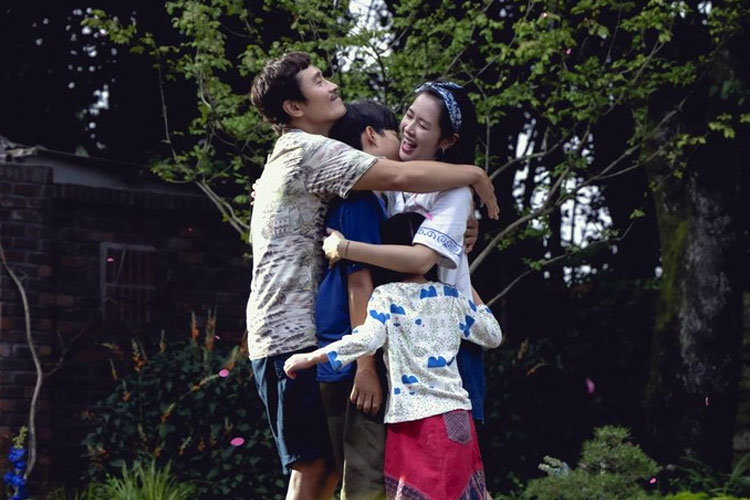 Dibintangi Lee Byung Hun dan Son Ye Jin, No Other Choice Premier di Venice