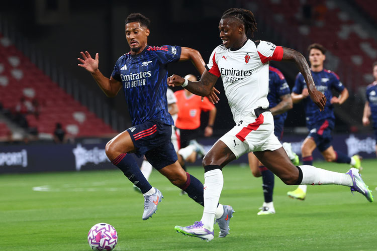 Laga persahabatan pramusim antara Arsenal melawan AC Milan di Stadion Nasional, Singapura, Rabu (23/7/2025) malam. Gol tunggal dicetak oleh Bukayo Saka di babak kedua. (Foto: acmilan.com)