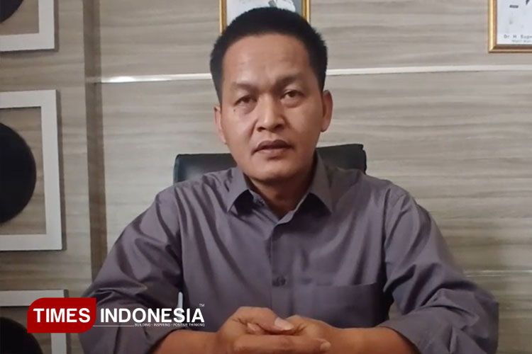 Kadis PMPTSP Kota Banjar berikan klarifikasi terkait keluhan investor yang merasa dipersulit perijinannya. (FOTO: Susi/Times Indonesia)