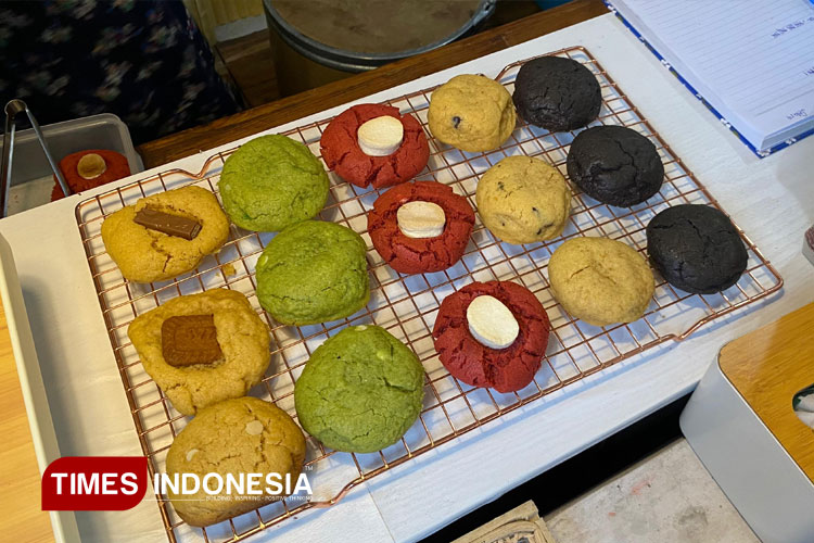 Harga kaki lima, Cookies Kantine Nyi Aisyah Jadi Rebutan di Kayutangan Heritage