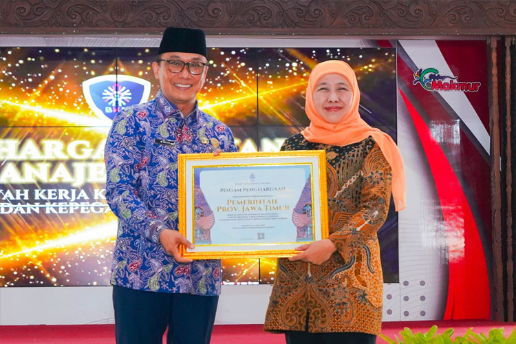 Pemprov Jawa Timur menerima lima penghargaan sekaligus dalam acara Rapat Koordinasi Evaluasi CASN formasi tahun 2024 dan Manajemen Talenta yang diselenggarakan oleh Badan Kepegawaian Negara (BKN) di Pendopo Agung Kabupaten Malang