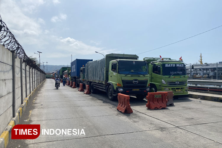 Sopir Harus Menunggu 2x24 Jam Akibat Pelabuhan Ketapang Banyuwangi Macet