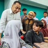 Pemkot Surabaya Bagikan Perlengkapan Sekolah Gratis bagi 6.144 Pelajar SMA/SMK