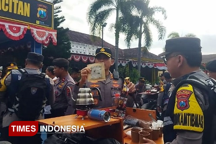 Edukasi Hukum dan Permudah Layanan Publik, Polres Pacitan Hadirkan 'Ngopi Bolo Bhabin'