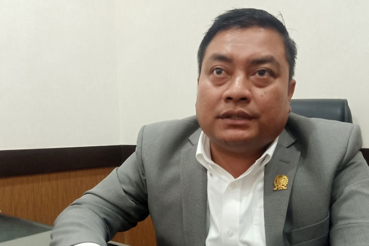 Anggota Komisi E DPRD Jatim, Puguh Wiji Pamungkas menyoroti fenomena putus sekolah di SMK Malang Raya. (Foto: Kominfo Jatim)