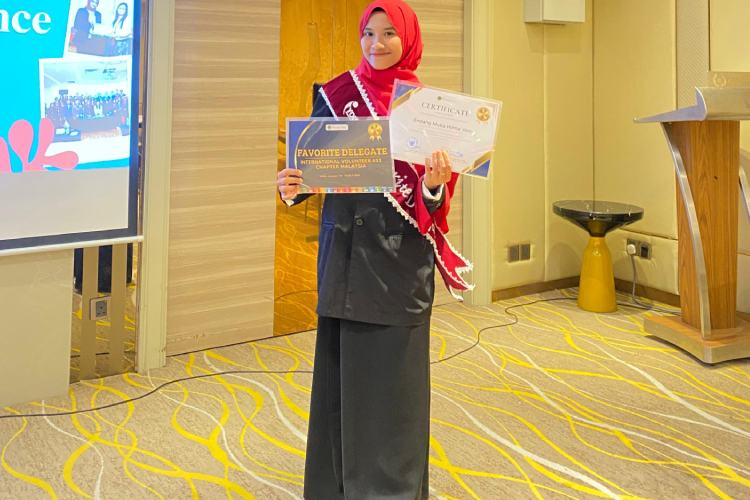 Mahasiswi UIN Malang Jadi Favorite Delegate di Ajang Relawan Internasional Malaysia
