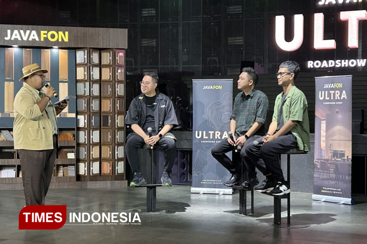 Press conference peluncuran JAVAFON ULTRA Series koleksi plafon PVC bertema 'Nature Reinspired' di Surabaya, Kamis (24/7/2025).(Foto : Lely Yuana/TIMES Indonesia)