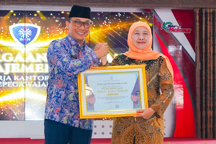 Pemprov Jawa Timur menerima lima penghargaan sekaligus dalam acara Rapat Koordinasi Evaluasi CASN formasi tahun 2024 di Malang, Kamis (24/7/2025).(Foto: Dok.Humas Pemprov Jatim)