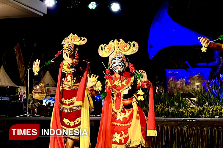 penari-membawakan-tarian.jpg