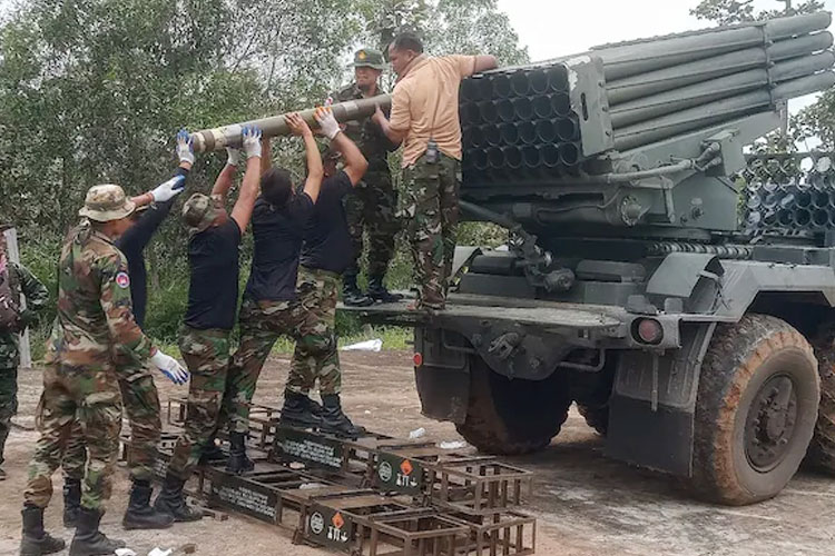 Thailand dan Kamboja Terlibat Baku Tembak Artileri Berat , 16 Tewas