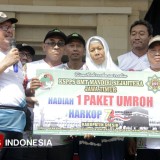 Jalan Sehat Hari Koperasi, Warga Gresik Terharu Dapat Hadiah Umroh