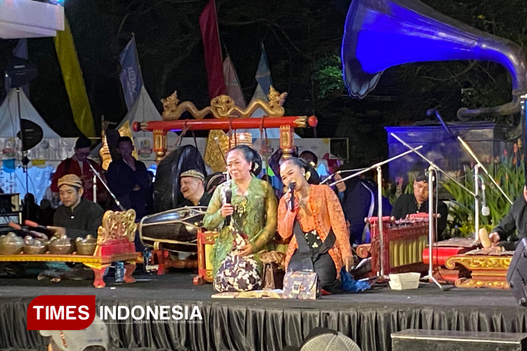 Antusias Pengunjung Membludak di Tong Tong Night Market 2025