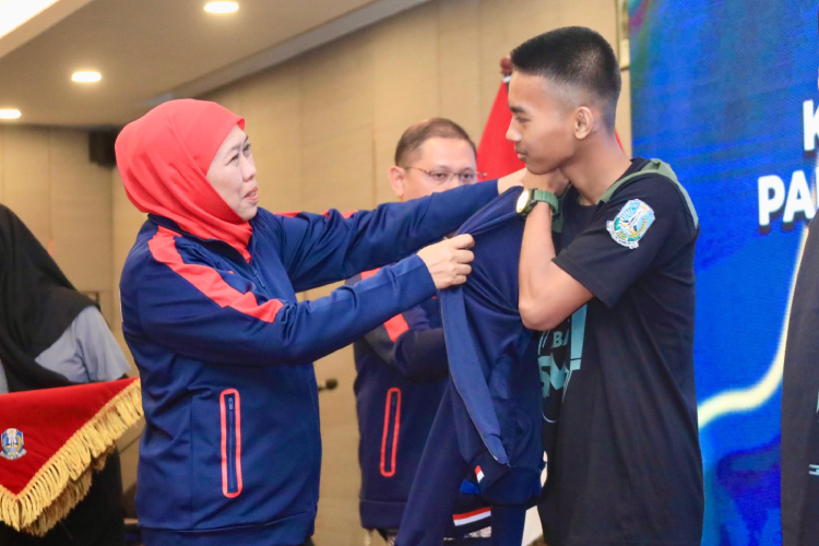 Gubernur Khofifah Optimis Jatim Hattrick Juara Umum LKS Dikmen Tingkat Nasional 2025