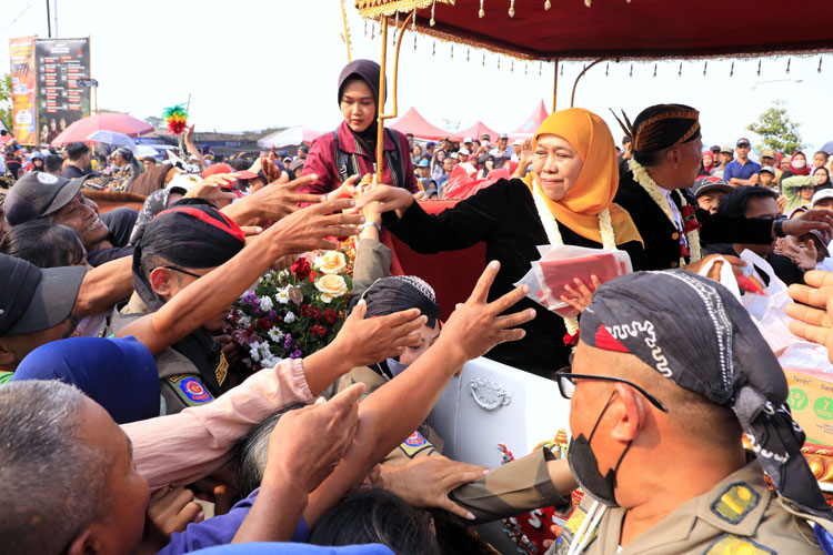 Gubernur Khofifah Hadiri Grebeg Tutup Suro Bersama Puluhan Ribu Warga Ponorogo