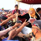 Gubernur Khofifah Hadiri Grebeg Tutup Suro Bersama Puluhan Ribu Warga Ponorogo