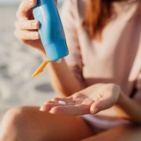 Dokter Kulit Ungkap Pentingnya Sunscreen untuk Lindungi Kulit dari Bahaya Cahaya Biru Gawai