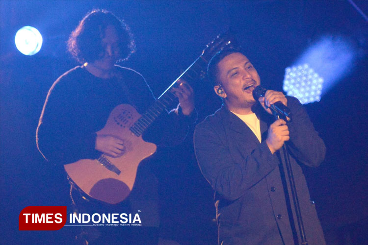 Penampilan Salpriadi saat performance dalam rangkaian BRI Jazz Gunung series 2, yang digelar Jiwa Jawa, Resort Bromo, Probolinggo, Sabtu 26/7/2025.