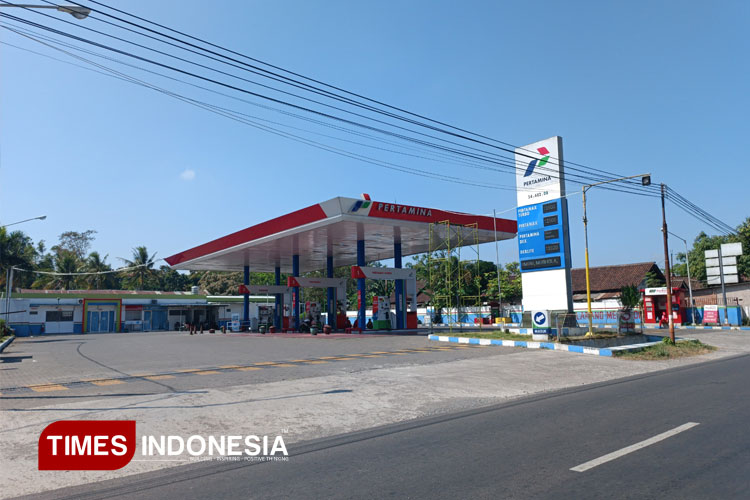 Suasana di SPBU Grujugan Bondowoso tidak ada aktivitas pengisian bahan bakar. (FOTO: Moh Bahri/TIMES Indonesia)