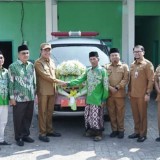 Bupati Bondowoso Serahkan Satu Unit Ambulans ke MWCNU Cerme