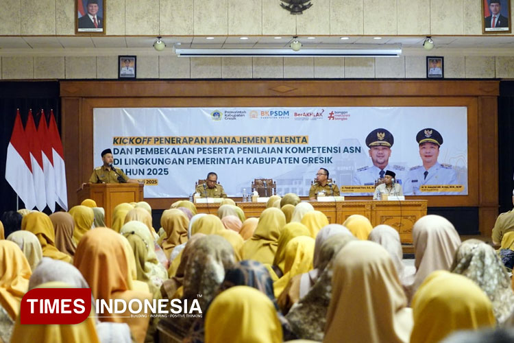Bupati Gresik Fandi Akhmad Yani saat membuka Kick Off pembekalan peserta penilaian kompetensi di Ruang Mandala Bhakti Praja. (Foto: Diskominfo Gresik for TIMES Indonesia)