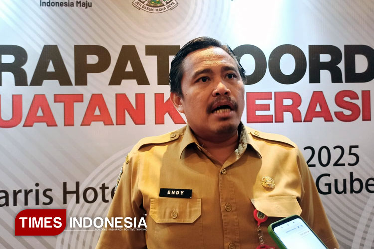 Kepala Dinas Koperasi dan UKM Jatim, Endy Alim Abdi Nusa saat ditemui disela Rapat Koordinasi Penguatan Koperasi Sektor Riil, Senin (28/7/2025). (Foto: Siti Nur Faizah/TIMES Indonesia)