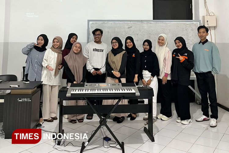 Kegiatan Piano Class dalam program Pekan Artistik UKM Paduan Suara Mahasiswa “Bunga Almamater” Unisma Malang. (FOTO: AJP TIMES Indonesia)