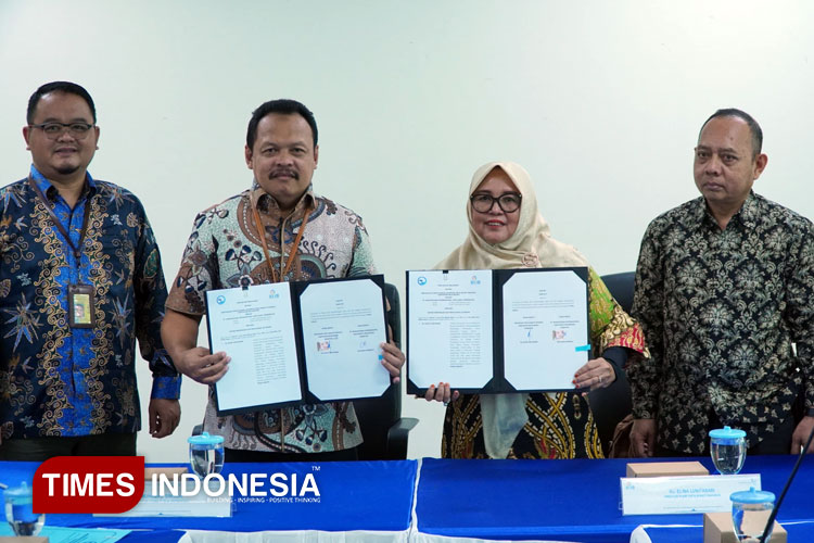 Penandatangan MoU Perumdam TBR PDAM Majalengka dengan BIJB Kertajati. (FOTO: Jaja Sumarja/TIMES Indonesia)