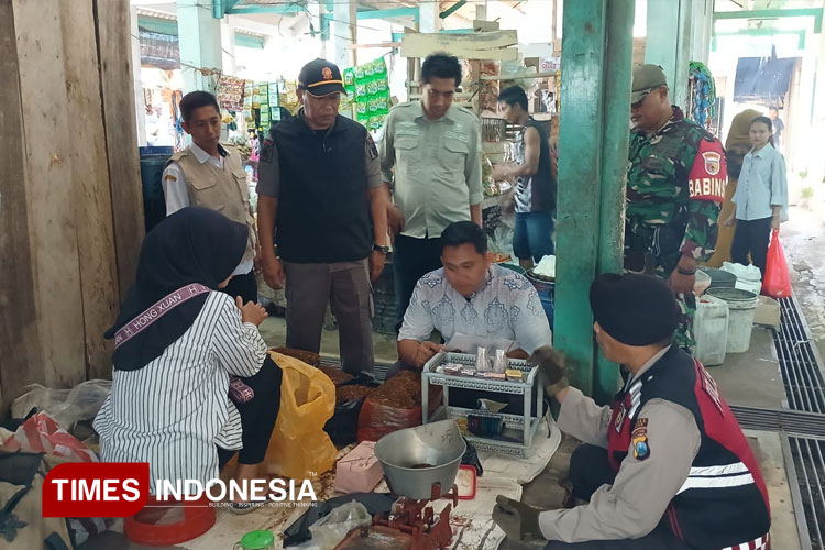 Rugikan Negara dan Hambat Kesejahteraan, Warga Pacitan Dukung Penindakan Rokok Ilegal