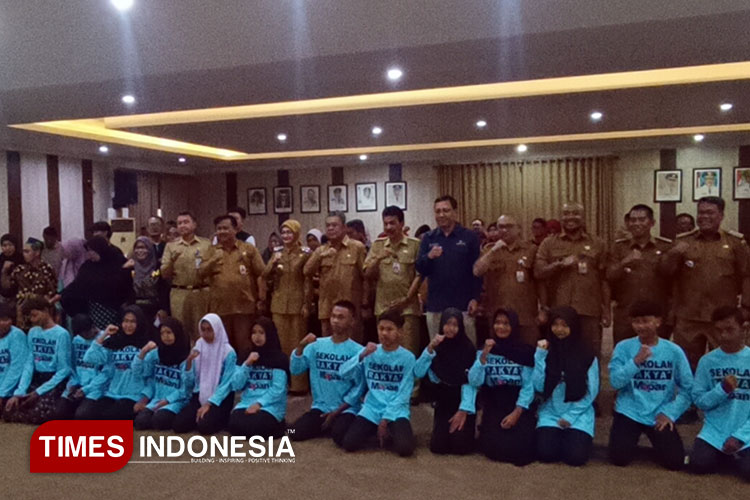 Wali Kota Kediri Lepas 18 Calon Siswa Sekolah Rakyat Untuk Lanjutkan Pendidikan di SRMP 14 Kota Batu
