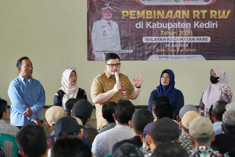 Bupati Kediri Minta Peran Aktif Ketua RT/RW Untuk Lebih Peka Persoalan di Masyarakat