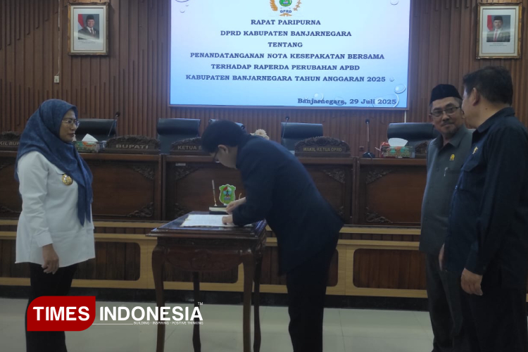 Persetujuan-DPRD-atas-Raperda-perubahan-APBD-Banjarnegara-b.jpg