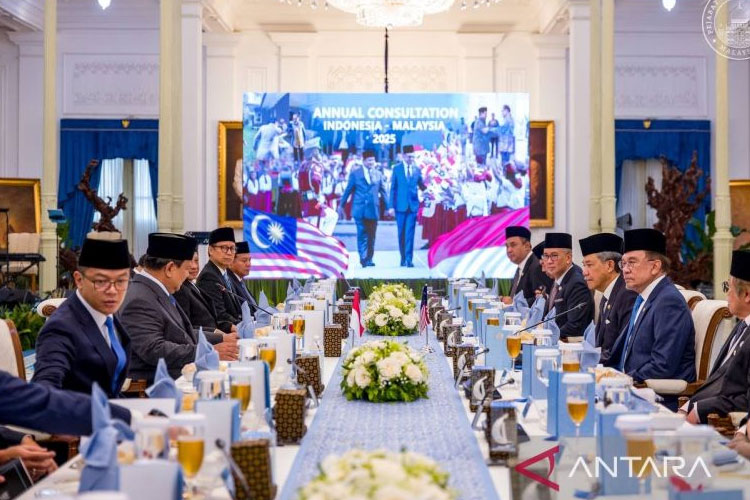 Presiden RI Prabowo Subianto dan jajaran melakukanpertemuan dengan Perdana Menteri Malaysia Anwar Ibrahim dan jajaran di Istana Negara, Selasa (29/7/2025). (FOTO: ANTARA/HO-Telegram Anwar Ibrahim)