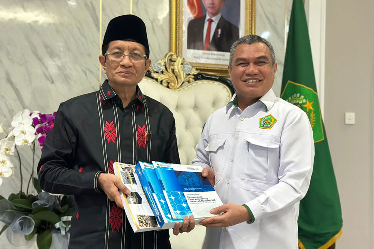 Menteri Agama Nasaruddin Umar mengapresiasi laporan hasil pengawasan penyelenggaraan ibadah haji 1446 H/2025 M. (Foto: Kemenag RI)
