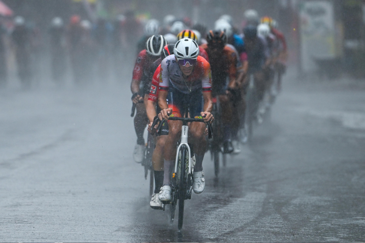 Foto-pemenang-Etape-3-Tour-de-Banyuwangi-Ijen-2025-C.jpg