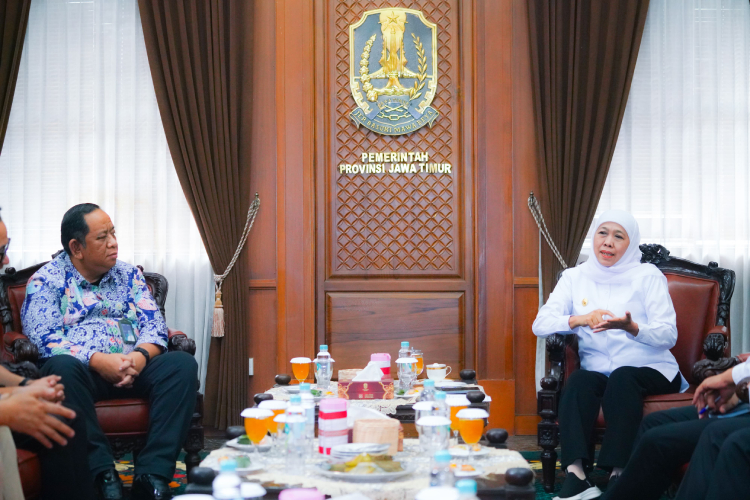 Gubernur Khofifah Koordinasi dengan Pertamina, Pastikan Distribusi dan Stok BBM di Jember Aman